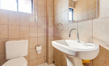 Oportunidad Rebajada Bella casa estilo chilena en tranquilo condominio a las afueras de Santiago