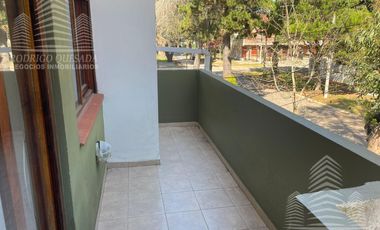 Excelente departamento 2 ambientes con cochera cubierta!!
