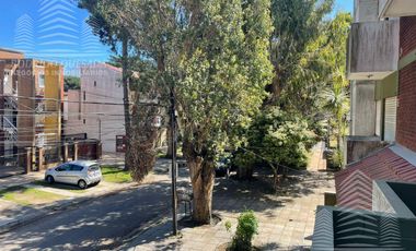 Excelente departamento 2 ambientes con cochera cubierta!!