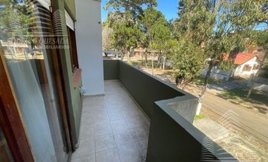 Excelente departamento 2 ambientes con cochera cubierta!!