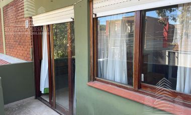 Excelente departamento 2 ambientes con cochera cubierta!!