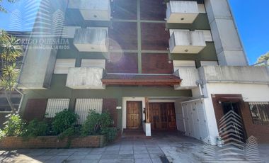 Excelente departamento 2 ambientes con cochera cubierta!!