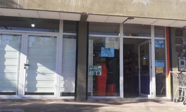 Local en venta - 15 Ambientes - Florencio Varela