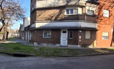 OPORTUNIDAD - ESQUINA COMERCIAL - EVA PERON AL 5200