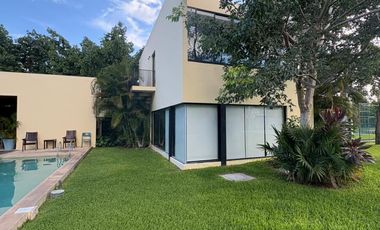 CASA  AMUEBLADA EN PRIVADA RESIDENCIAL UBICADA EN CONKAL, YUCATÁN