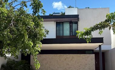 CASA  AMUEBLADA EN PRIVADA RESIDENCIAL UBICADA EN CONKAL, YUCATÁN