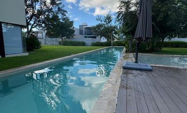 CASA  AMUEBLADA EN PRIVADA RESIDENCIAL UBICADA EN CONKAL, YUCATÁN