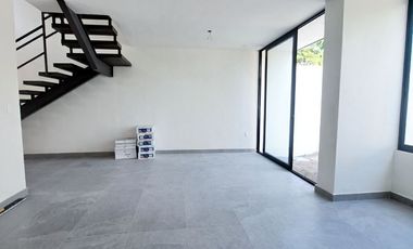 Casa en RENTA de 3 Recámaras, con vista al jardín al Norte de Colima