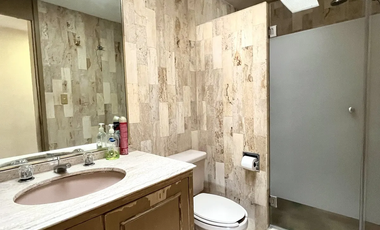 RENTA DE CASA CON JARDÍN EN COLONIA LOMAS DE TECAMACHALCO