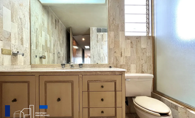 RENTA DE CASA CON JARDÍN EN COLONIA LOMAS DE TECAMACHALCO