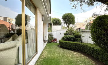 RENTA DE CASA CON JARDÍN EN COLONIA LOMAS DE TECAMACHALCO