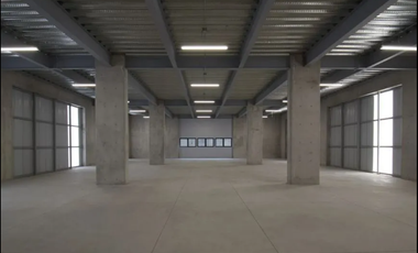 Bodega 312m2 con acceso a trailer y camionetas en Central Poniente Observatorio