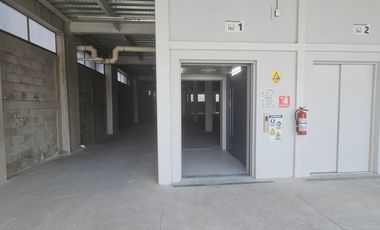 Bodega 312m2 con acceso a trailer y camionetas en Central Poniente Observatorio