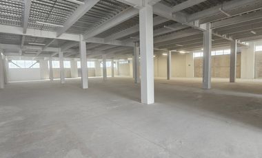 Bodega 312m2 con acceso a trailer y camionetas en Central Poniente Observatorio