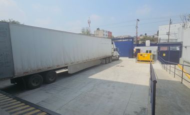 Bodega 312m2 con acceso a trailer y camionetas en Central Poniente Observatorio