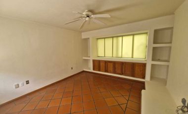 CASA EN VENTA EN LOMAS 4TA. SECC.