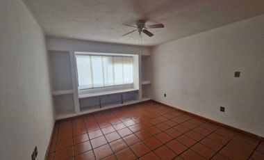 CASA EN VENTA EN LOMAS 4TA. SECC.