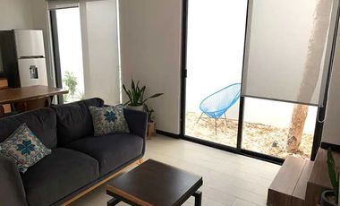 Renta Casa en Conkal tipo townhouse amueblado