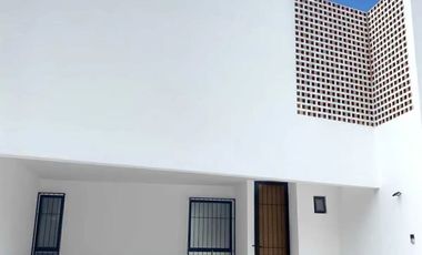 Renta Casa en Conkal tipo townhouse amueblado