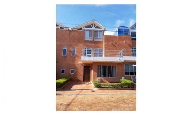 Casa En La Mesa Conjunto cerrado Altavista