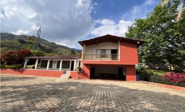 SE VENDE FINCA EN COPACABANA