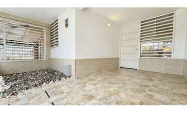 Casa remodelada de dos pisos en venta - Barrio La Italia Palmira Valle