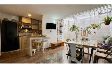 Casa remodelada de dos pisos en venta - Barrio La Italia Palmira Valle