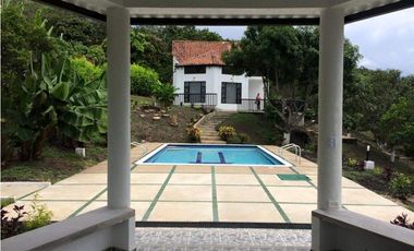 VENDO CASA CAMPESTRE CON PISCINA - LA MESA - URGEME