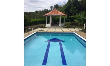 VENDO CASA CAMPESTRE CON PISCINA - LA MESA - URGEME