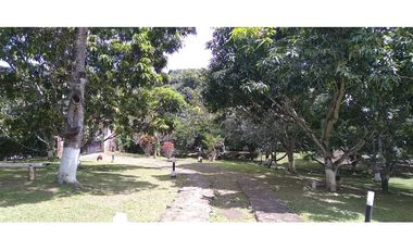 VENDO CASA CAMPESTRE CON PISCINA - LA MESA - URGEME