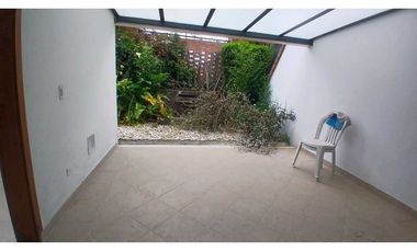VENDO ESPECTACULAR CASA  DE 4 HABITACIONES EN CHIA EN CONJUNTO.