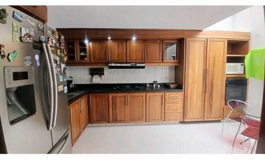 VENDO ESPECTACULAR CASA  DE 4 HABITACIONES EN CHIA EN CONJUNTO.