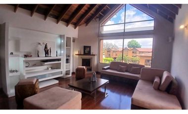 VENDO ESPECTACULAR CASA  DE 4 HABITACIONES EN CHIA EN CONJUNTO.