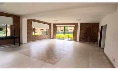 VENDO ESPECTACULAR CASA  DE 4 HABITACIONES EN CHIA EN CONJUNTO.