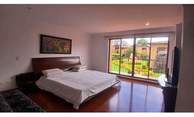 VENDO ESPECTACULAR CASA  DE 4 HABITACIONES EN CHIA EN CONJUNTO.