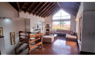 VENDO ESPECTACULAR CASA  DE 4 HABITACIONES EN CHIA EN CONJUNTO.