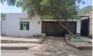 Se vende casa lote, 264m2 de terreno, a 1 cuadra del mar de taganga