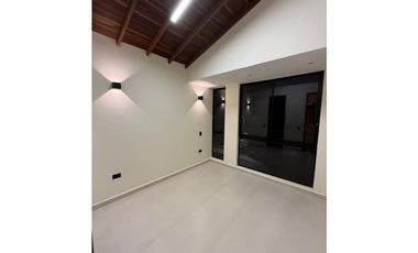 CASA EN VENTA EN LA CEJA