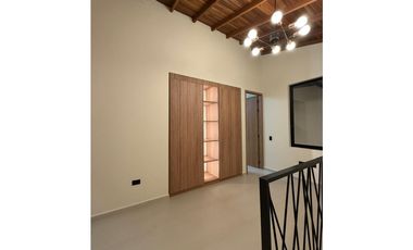 CASA EN VENTA EN LA CEJA