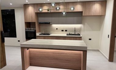 CASA EN VENTA EN LA CEJA