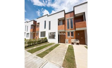 Venta de Casa Dúplex en Montemadero, Galicia con Piscina y Club Social