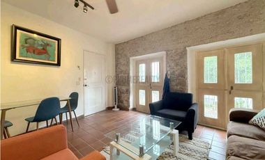 SE ALQUILA CONFORTABLE Y HERMOSO APARTAMENTO EN CASO ANTIGUO VV