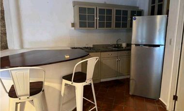 SE ALQUILA CONFORTABLE Y HERMOSO APARTAMENTO EN CASO ANTIGUO VV