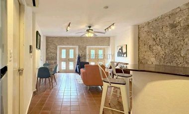 SE ALQUILA CONFORTABLE Y HERMOSO APARTAMENTO EN CASO ANTIGUO VV