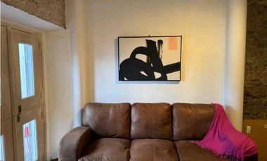 SE ALQUILA CONFORTABLE Y HERMOSO APARTAMENTO EN CASO ANTIGUO VV