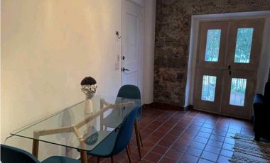 SE ALQUILA CONFORTABLE Y HERMOSO APARTAMENTO EN CASO ANTIGUO VV