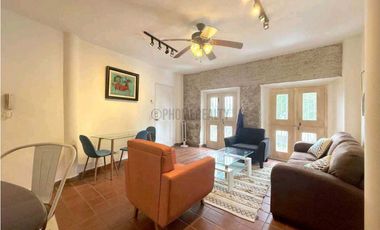 SE ALQUILA CONFORTABLE Y HERMOSO APARTAMENTO EN CASO ANTIGUO VV