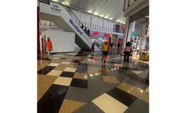 ARRAIJAN / WESTLAND MALL / 78M / PASILLO DE ALTO TRAFICO