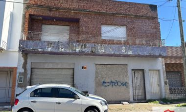 Casa en venta c/ cochera en Ciudadela