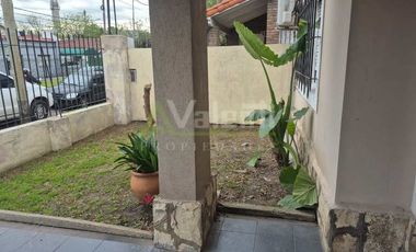 Casa PH en alquiler en Parque Quirno